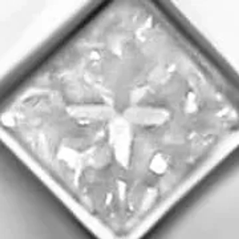 10K Gold 1/5 Cttw Diamond Kite Shaped Solitaire Pendent Necklace