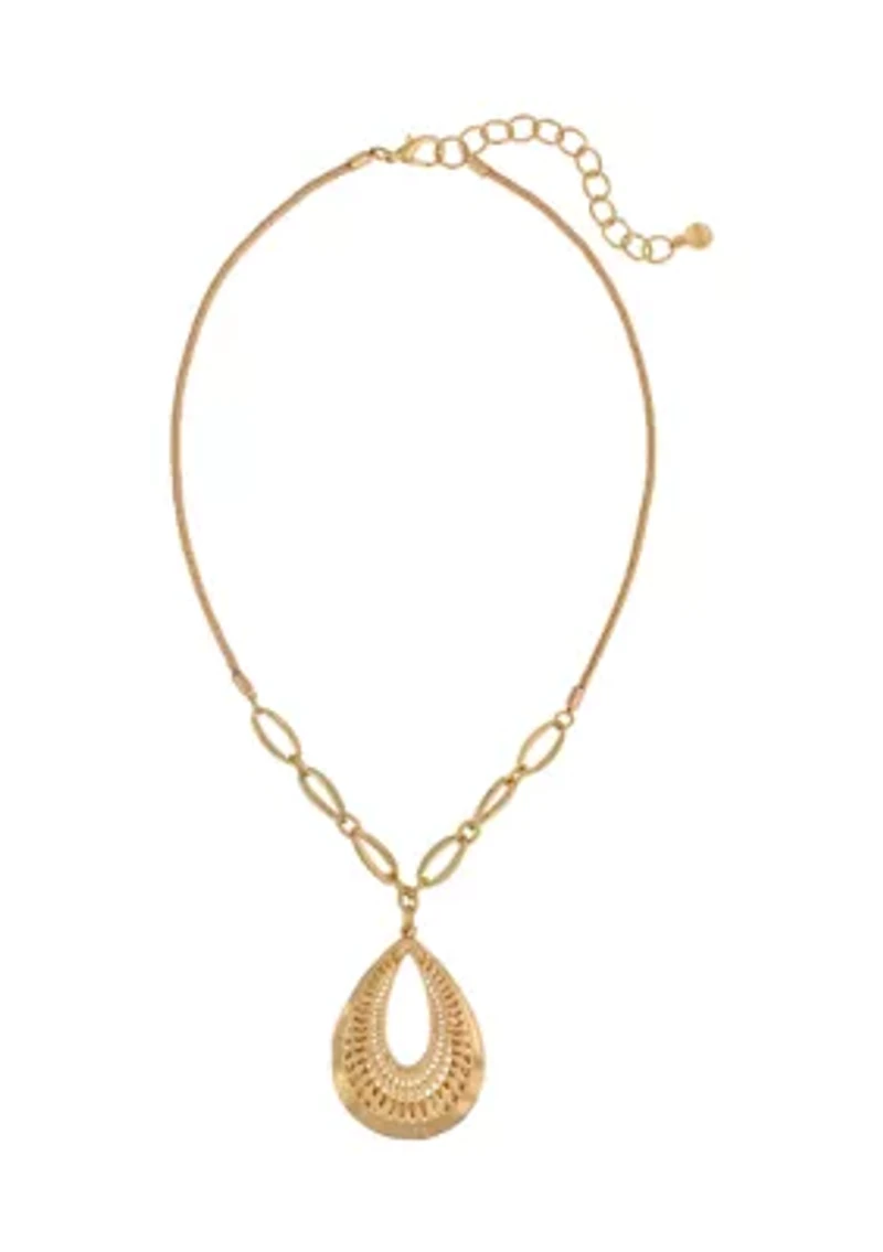 Short Open Textured Teardrop Pendant Necklace