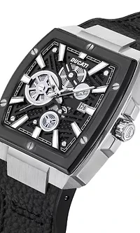 Automated Quartz Analog Watch With Textured Leather Strap