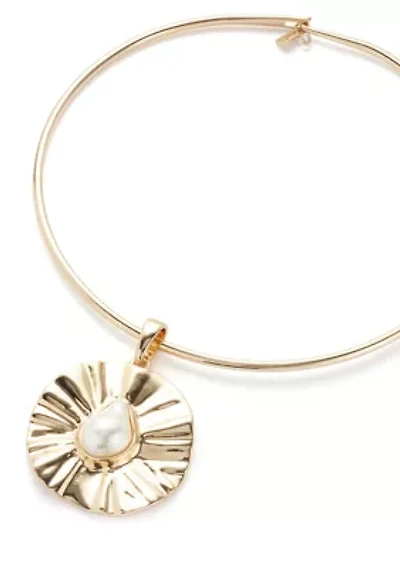 Textured Coin Pearl Pendant Wire Necklace