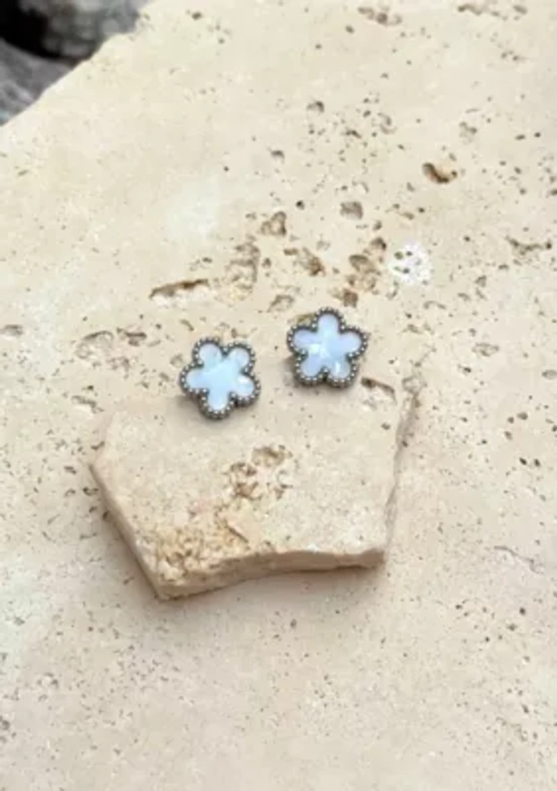Tarnish Resistant Silver Plated Mother of Pearl 5-Leaf Clover Stud Earrings