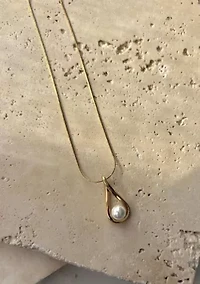Tarnish Resistant 18k Gold Plated Hanging Pearl Necklace