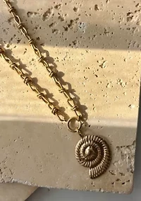 14k Gold Plated Chunky Shell Pendant Necklace