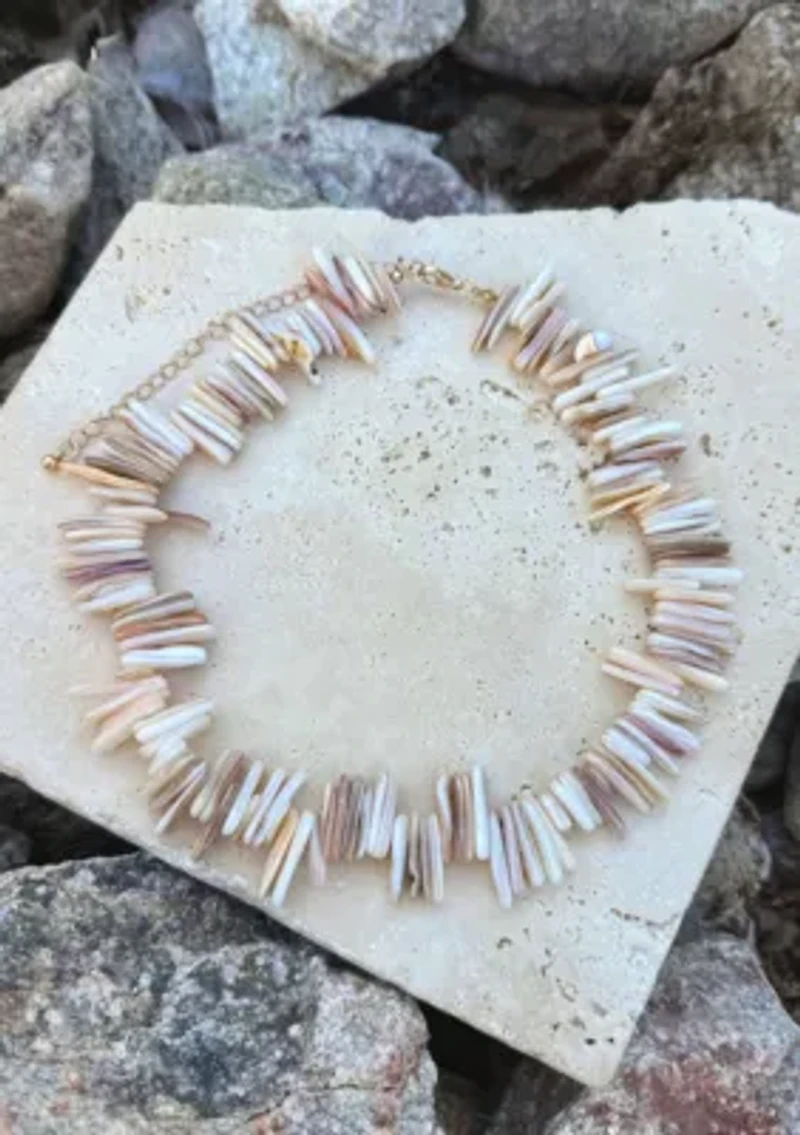 Shell Pieces Adjustable Necklace