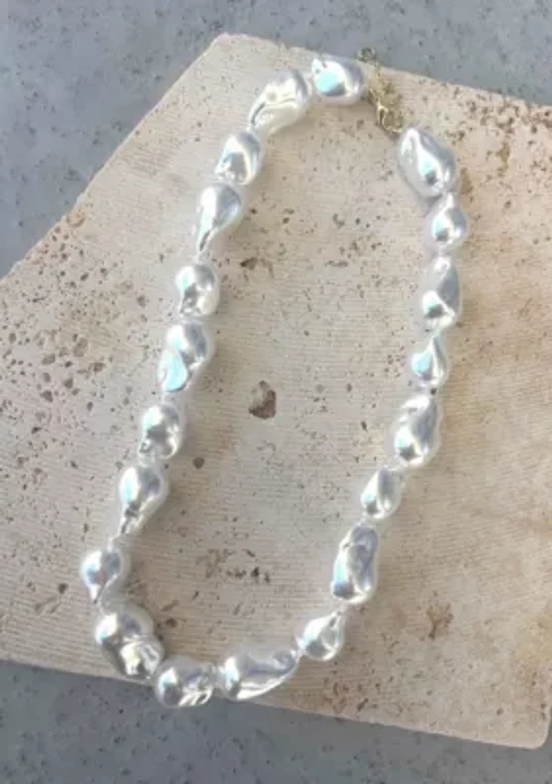 Chunky Faux Pearl Necklace