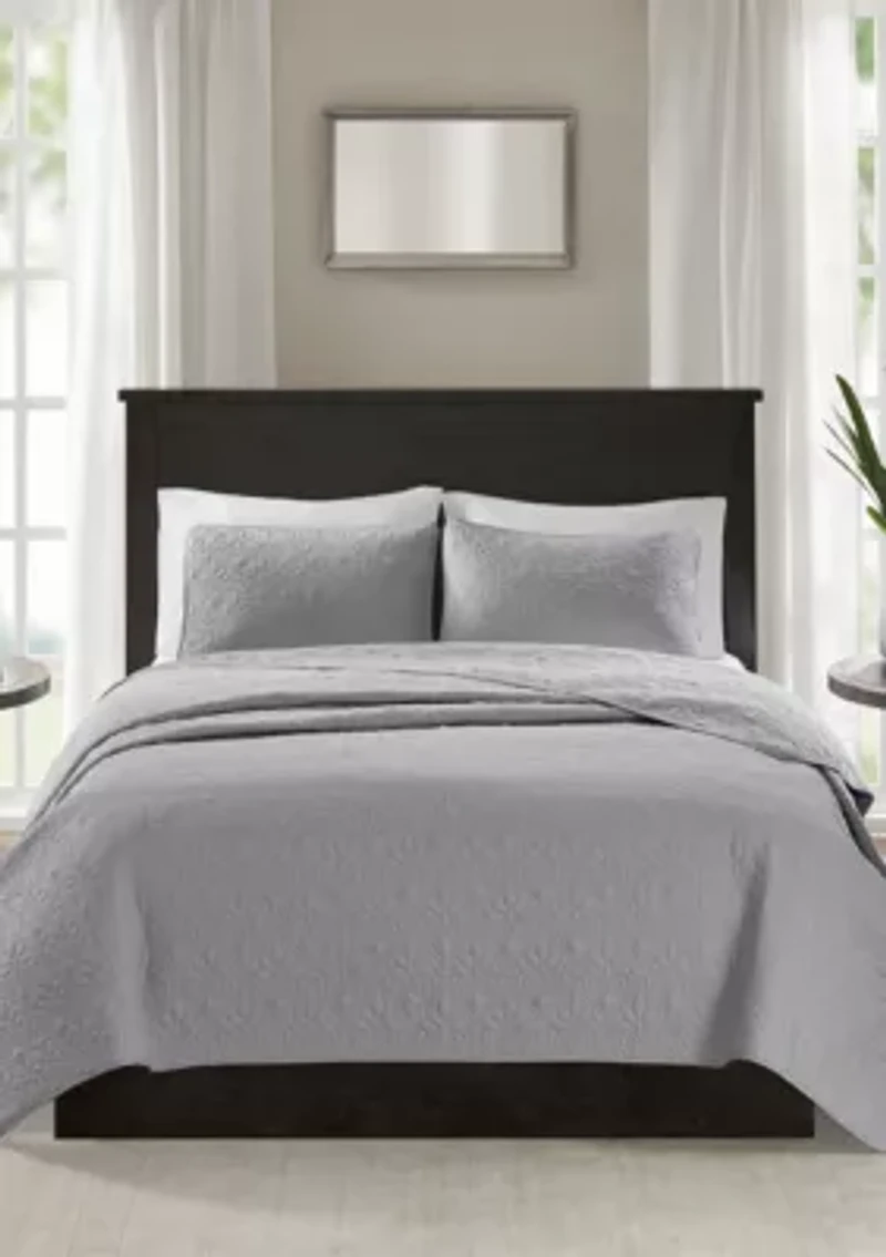 Quebec 3 Piece Reversible Quilt Set