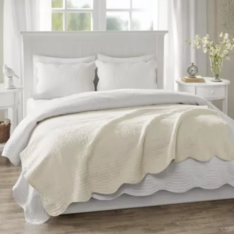 Tuscany Oversized Quilted Throw with Scalloped Edges