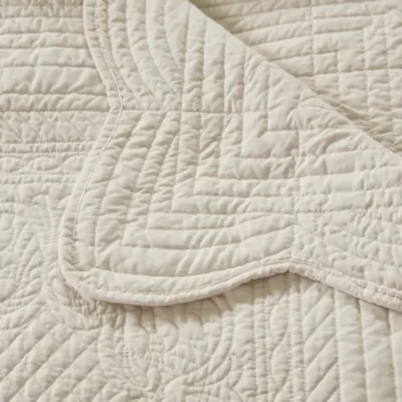 Tuscany Oversized Quilted Throw with Scalloped Edges