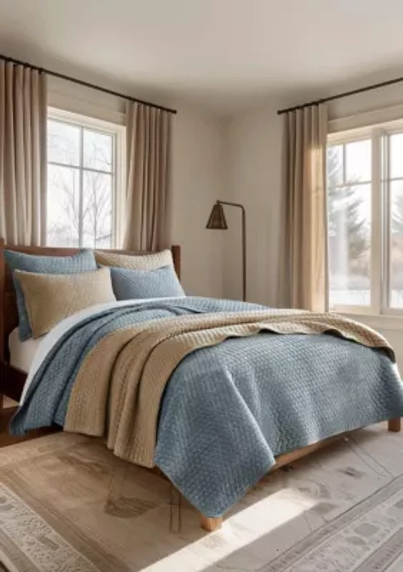 Velvet Stitch Quilt Set