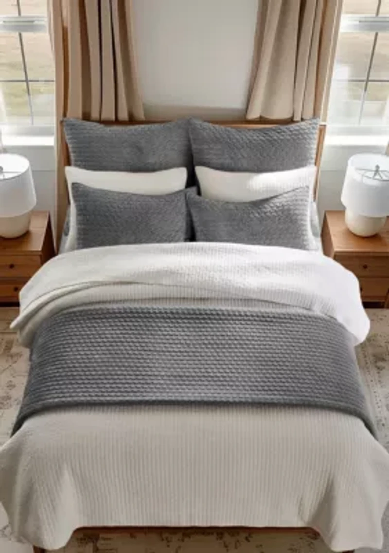 Velvet Stitch Quilt Set