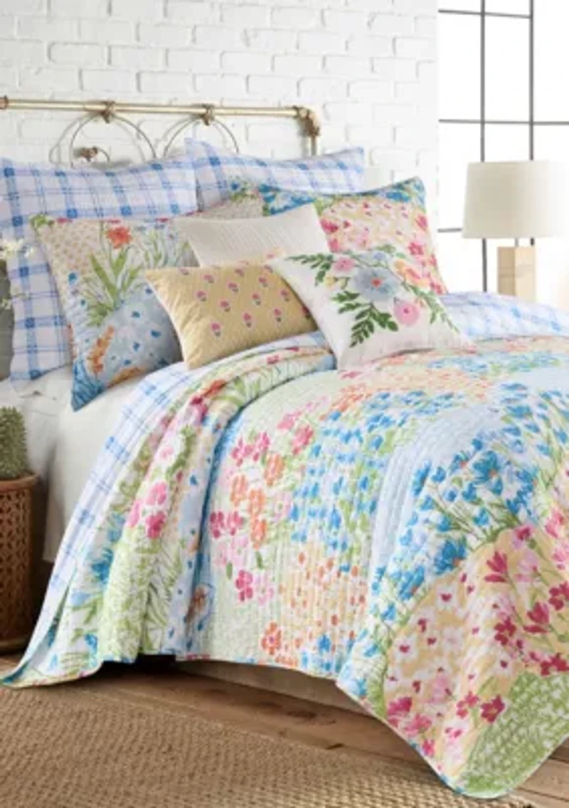 Blooming Hillside Quilt Set