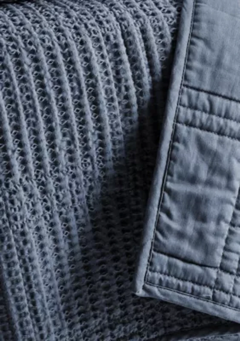 Cloud Waffle Navy Quilted Throw