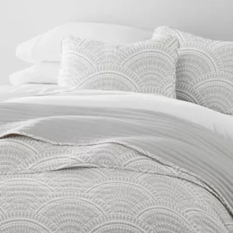 Ultra Soft Microfiber Reversible Scallop All Season Quilt Set with Shams