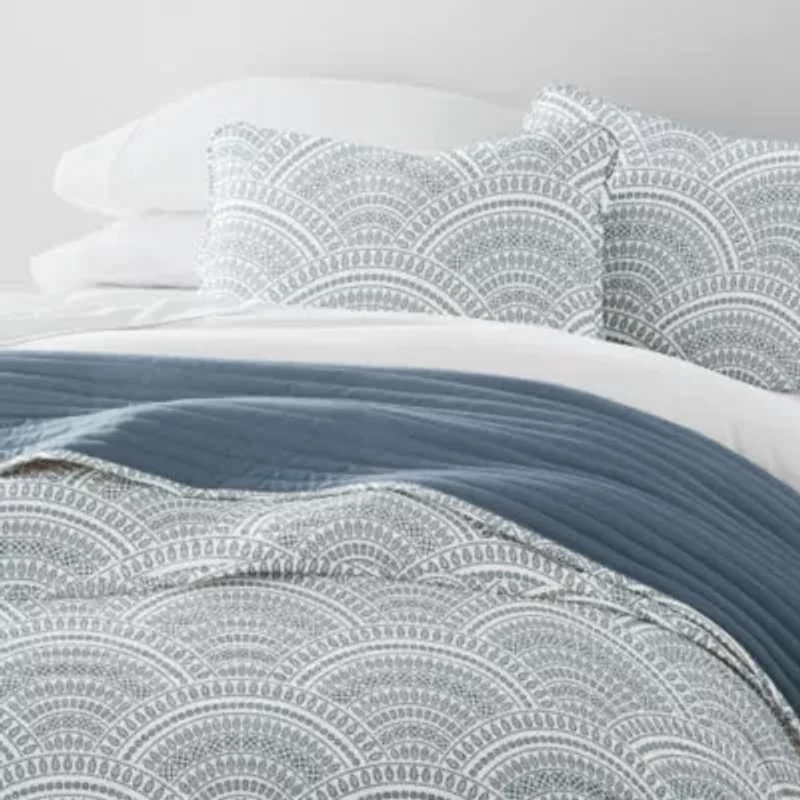 Ultra Soft Microfiber Reversible Scallop All Season Quilt Set with Shams