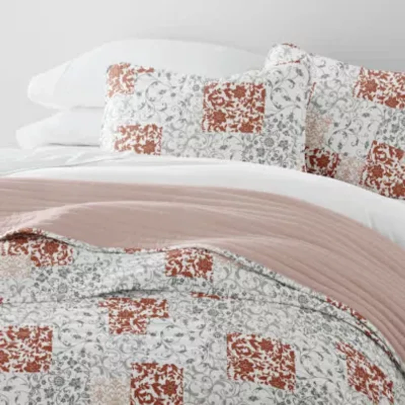 Ultra Soft Microfiber Reversible Scrolled Patchwork All Season Quilt Set with Shams