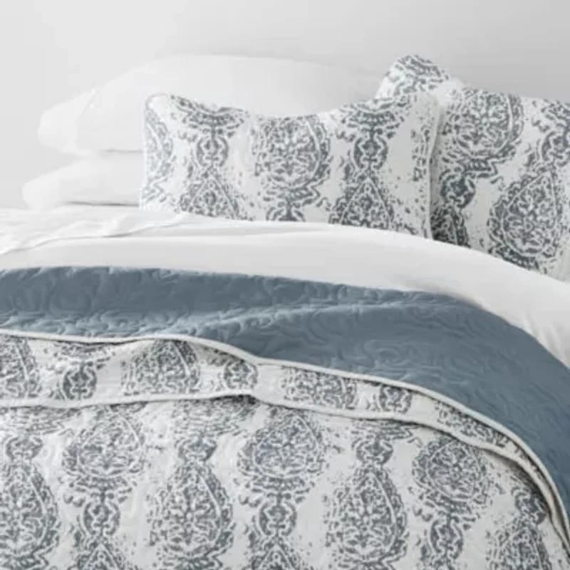 Ultra Soft Microfiber Reversible Distressed Damask All Season Quilt  Set with Shams