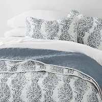 Ultra Soft Microfiber Reversible Distressed Damask All Season Quilt  Set with Shams