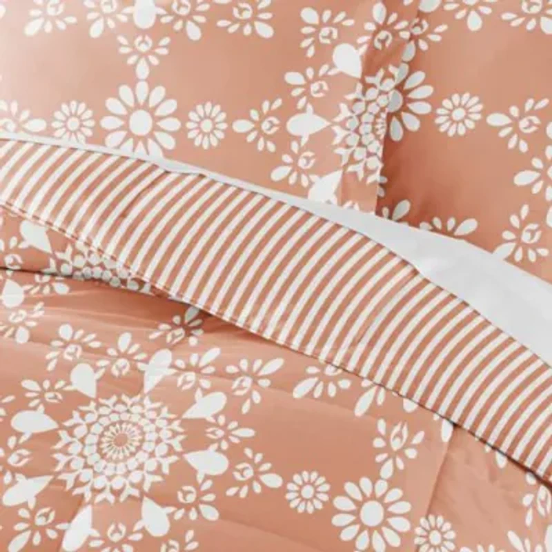 Reversible Daisy Medallion Patterned Microfiber Ultra Soft Down-Alternative Comforter Set