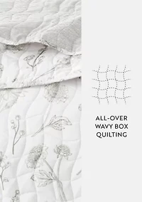 Ultra Soft Microfiber Reversible Blooming Daisy All Season Quilt Set with Shams