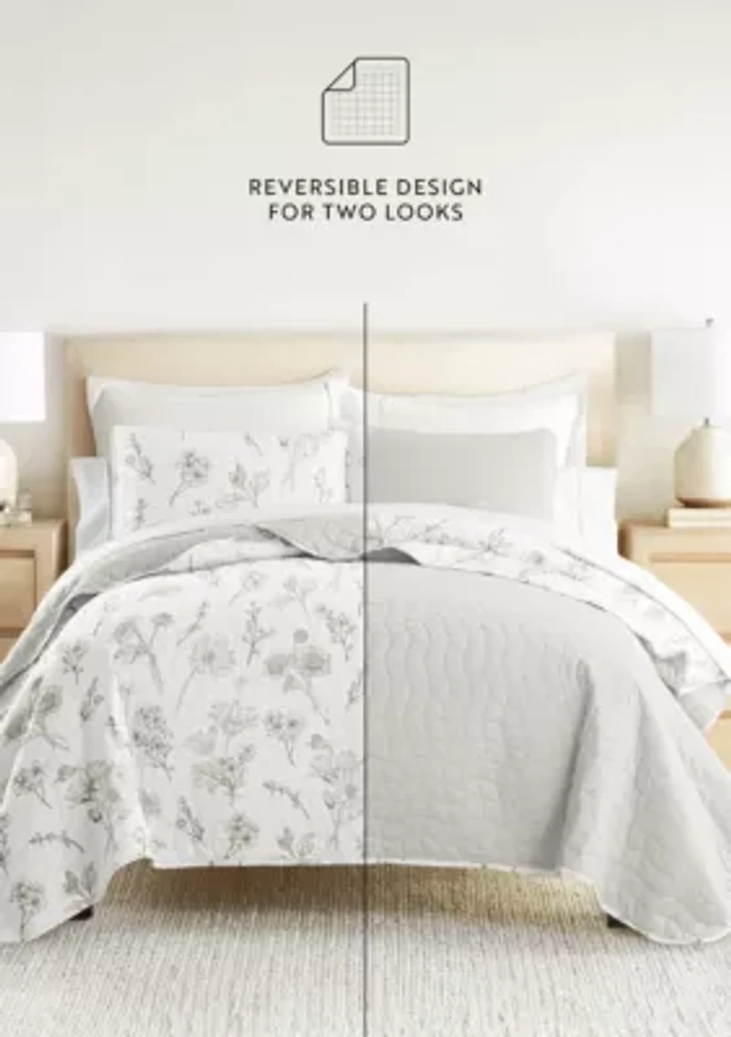 Ultra Soft Microfiber Reversible Blooming Daisy All Season Quilt Set with Shams