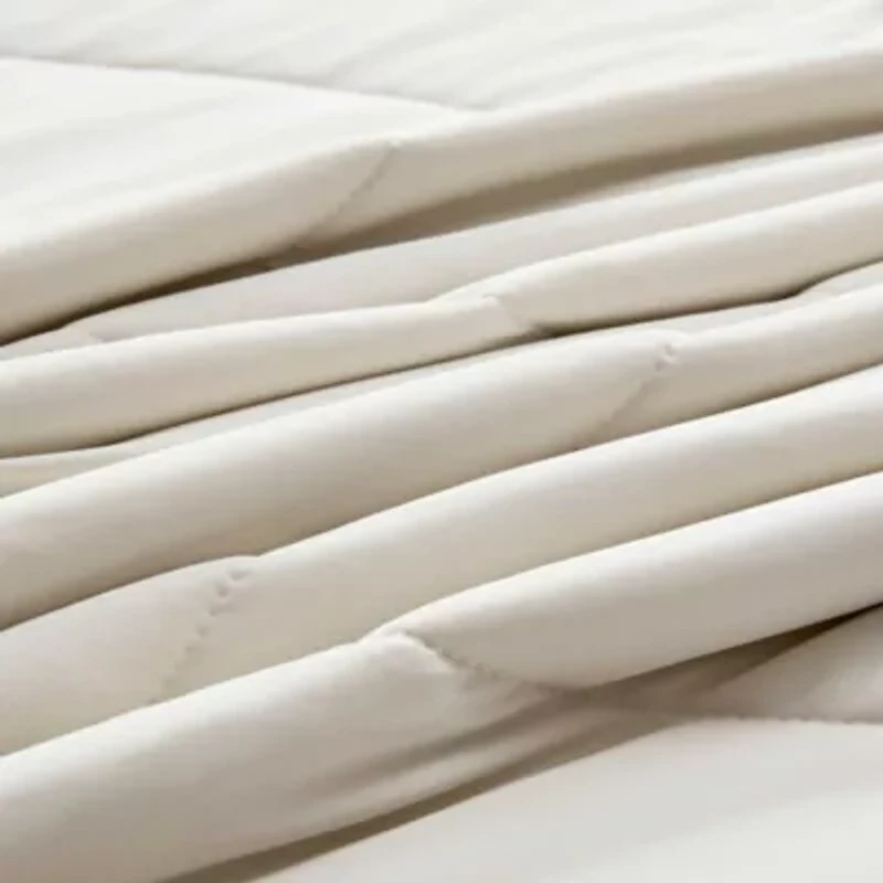 Down Alternative Reversible Cooling Comforter