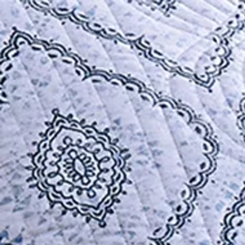 Curves Ahead 4 Piece Quilt Set
