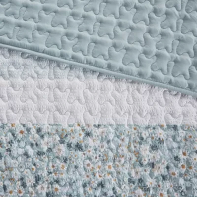 Caralie 4 Piece Seersucker Quilt Set with Throw Pillow