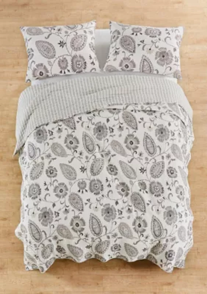The Klarette Reversible Quilt Set