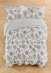 The Klarette Reversible Quilt Set