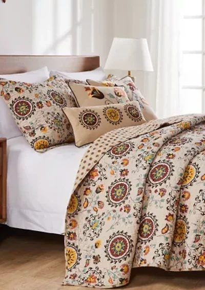 Andorra Quilt Set with Bonus Pillows