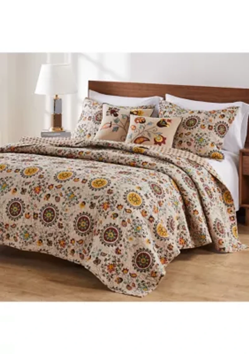 Andorra Quilt Set with Bonus Pillows