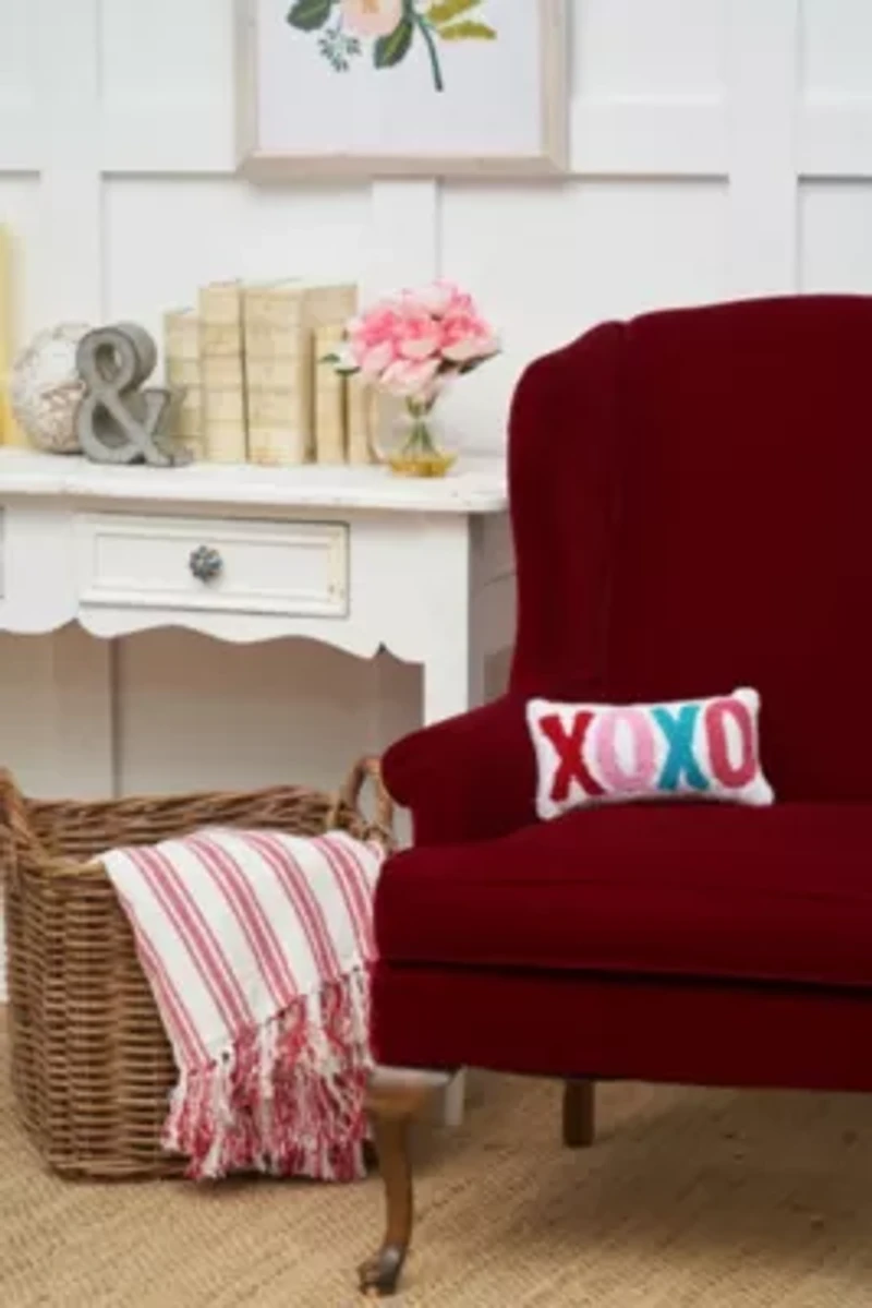 XOXO Hooked Pillow 6" x 12"