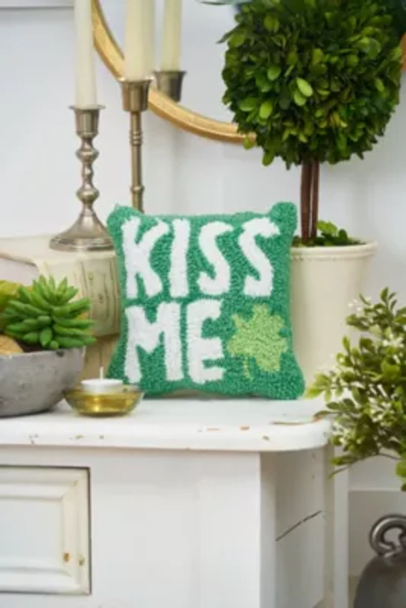 8" x 8" St. Patrick's Day "Kiss Me" Clover Hooked Small/Petite Accent Throw Pillow