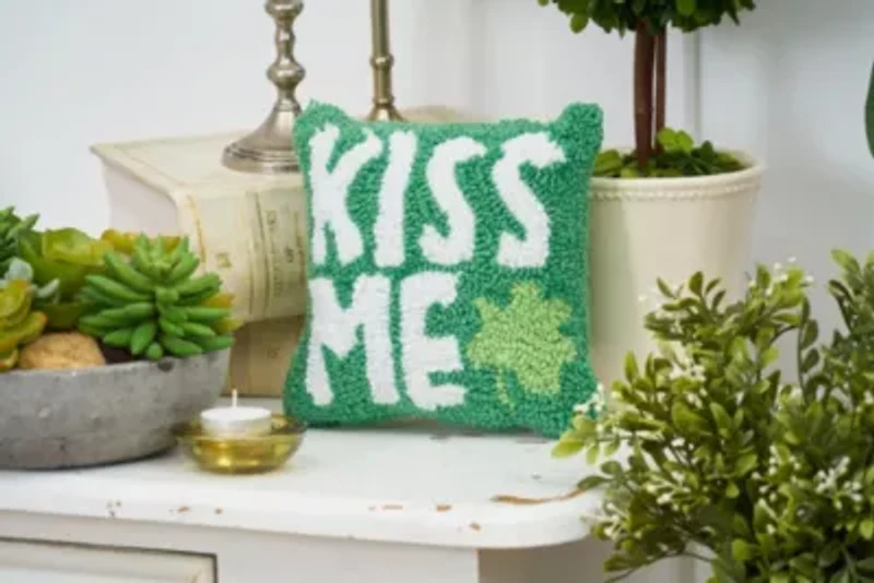 8" x 8" St. Patrick's Day "Kiss Me" Clover Hooked Small/Petite Accent Throw Pillow