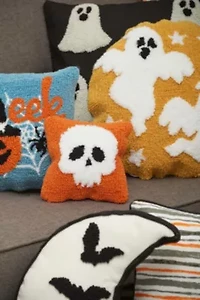 8" x 8" Mini Ghost Hooked Throw Pillow