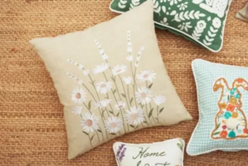 Daisy Bliss Pillow 18" x 18"