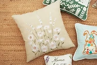 Daisy Bliss Pillow 18" x 18"