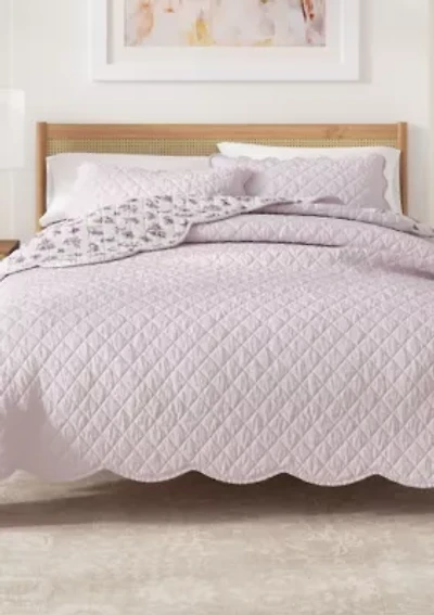 Spring Petals Floral Scalloped Quilt Set