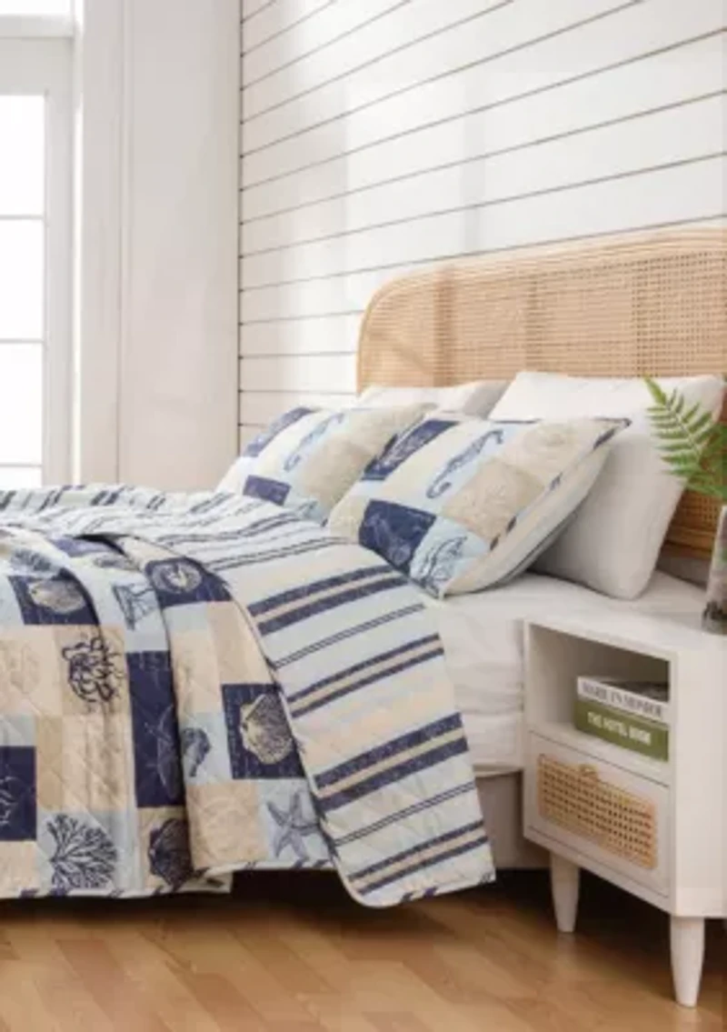 Coastal-Themed Patchwork Quilt Set