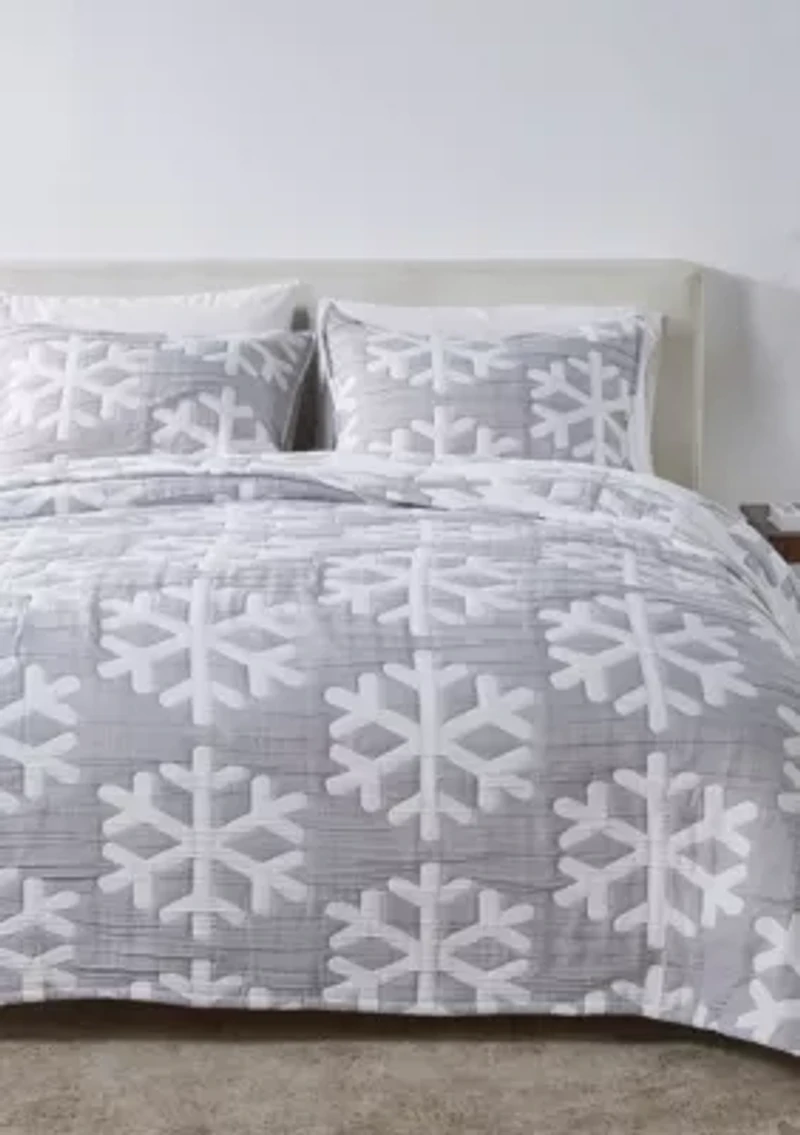 Winter-Themed Snowflake Matelassé Quilt Set with Shams