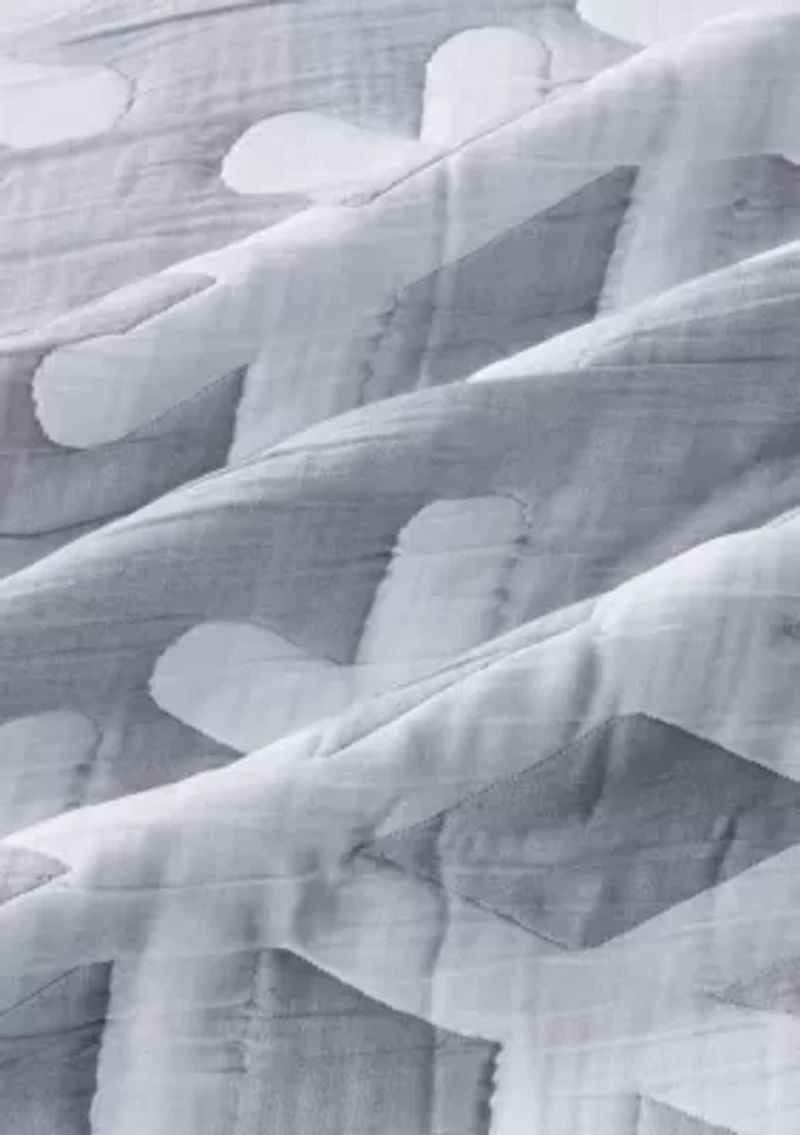 Winter-Themed Snowflake Matelassé Quilt Set with Shams