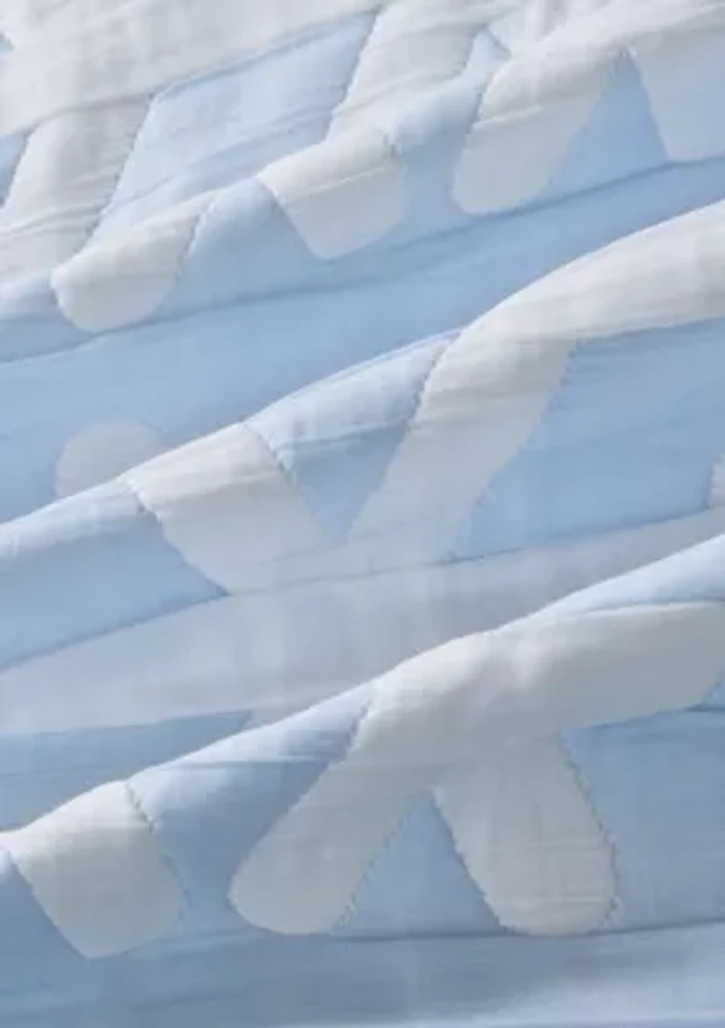 Winter-Themed Snowflake Matelassé Quilt Set with Shams