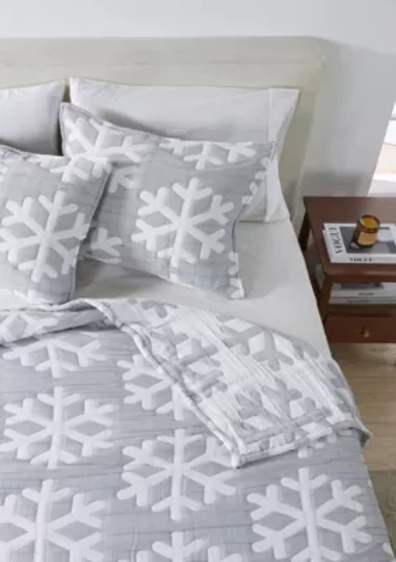 Snowflake Stitched Quilt Set
