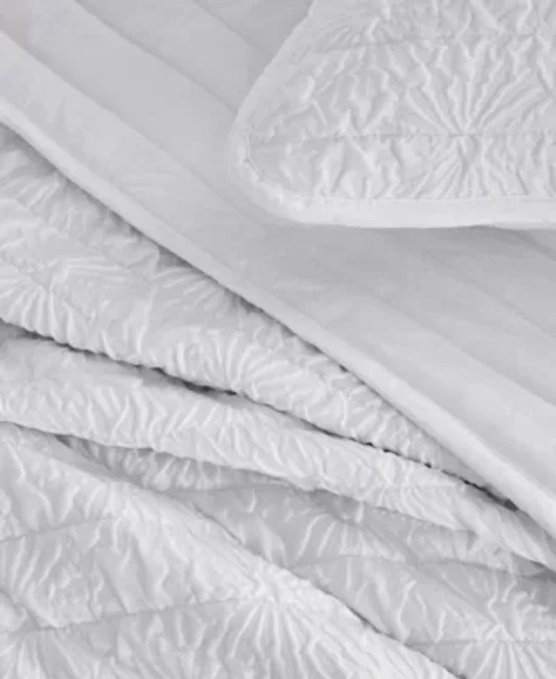 Floral Textured Quilt Set With Shams