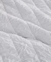 Floral Textured Quilt Set With Shams