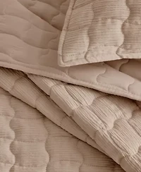 Gauze-Like Wave Stitched Quilt Set With Shams
