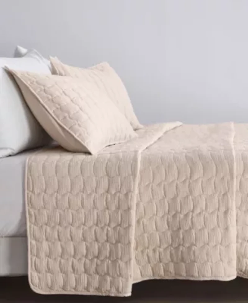 Gauze-Like Wave Stitched Quilt Set With Shams