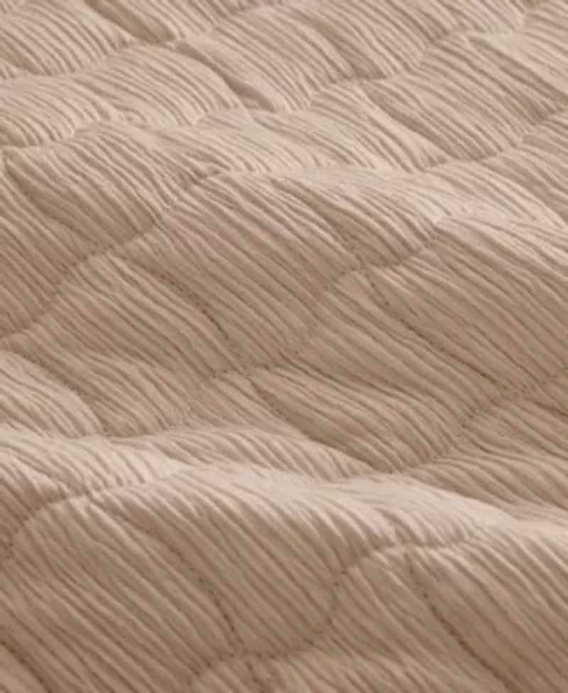 Gauze-Like Wave Stitched Quilt Set With Shams