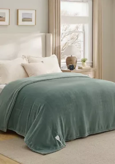 Solid Plush Heated Throw Blanket