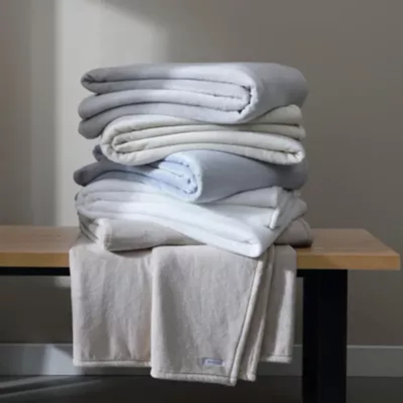 Core Plush Solid Blue Twin Blanket-1 Piece